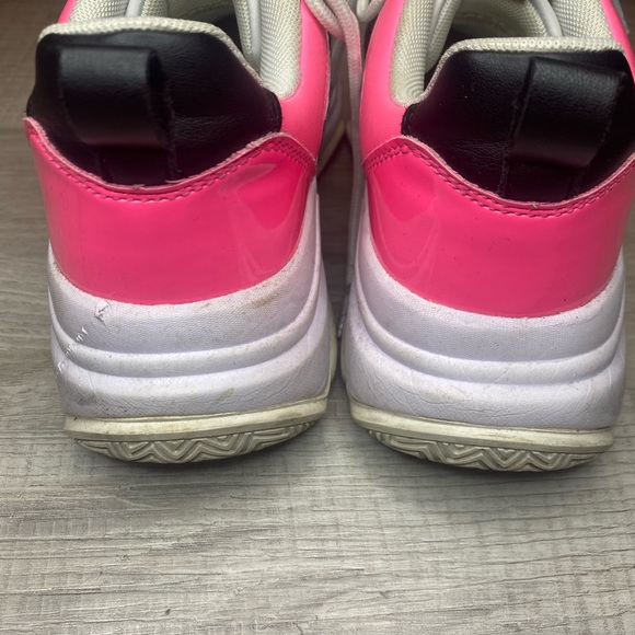 Guess sneakers - Picture 2 of 3